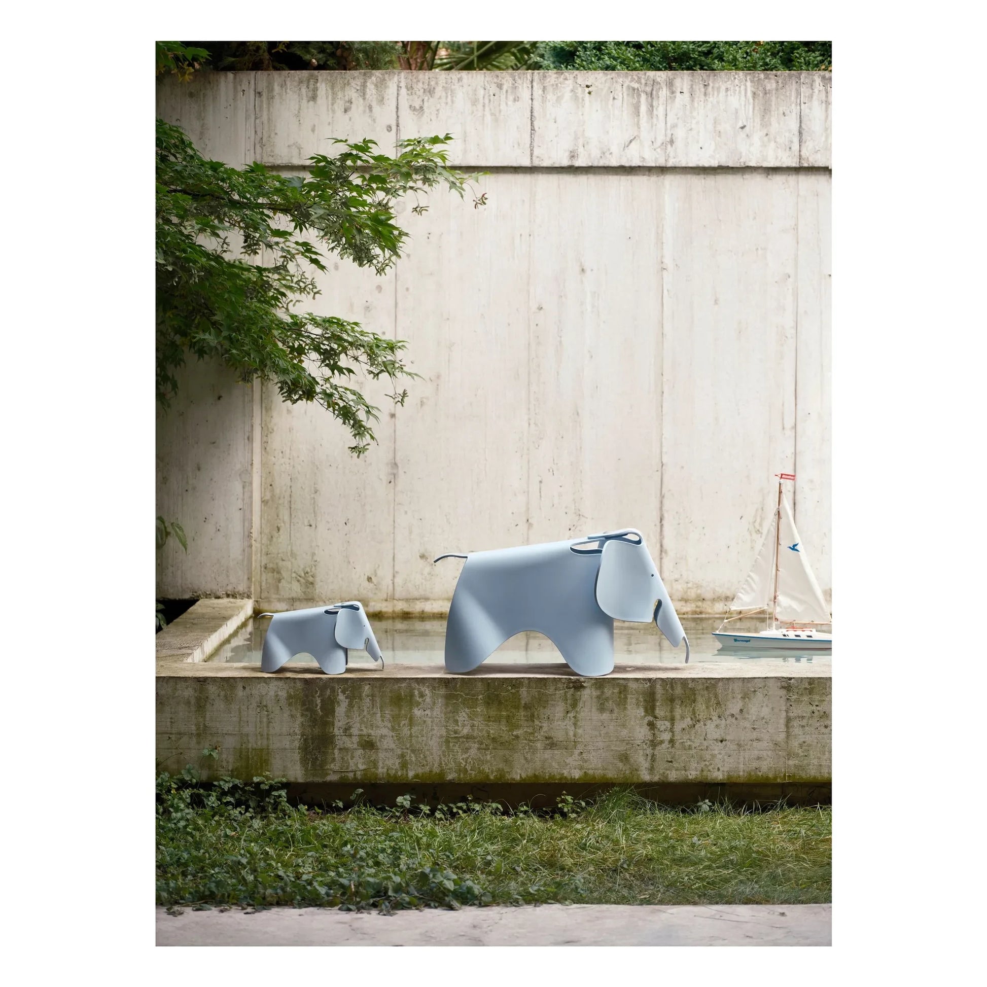 Vitra - Eames small elephant stool  | Light blue