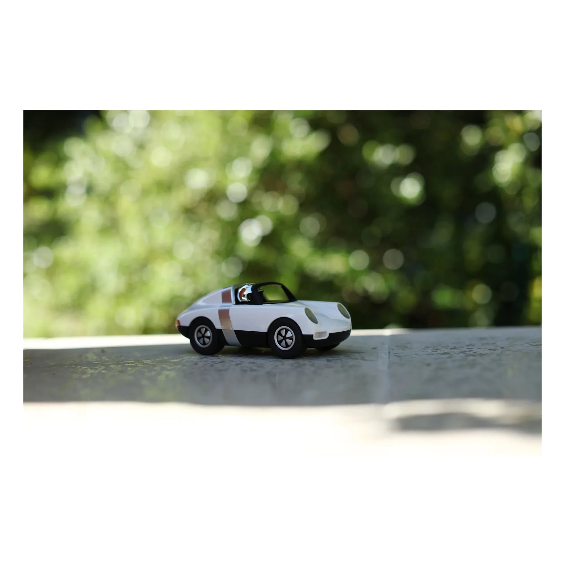 Playforever - Luft car | White