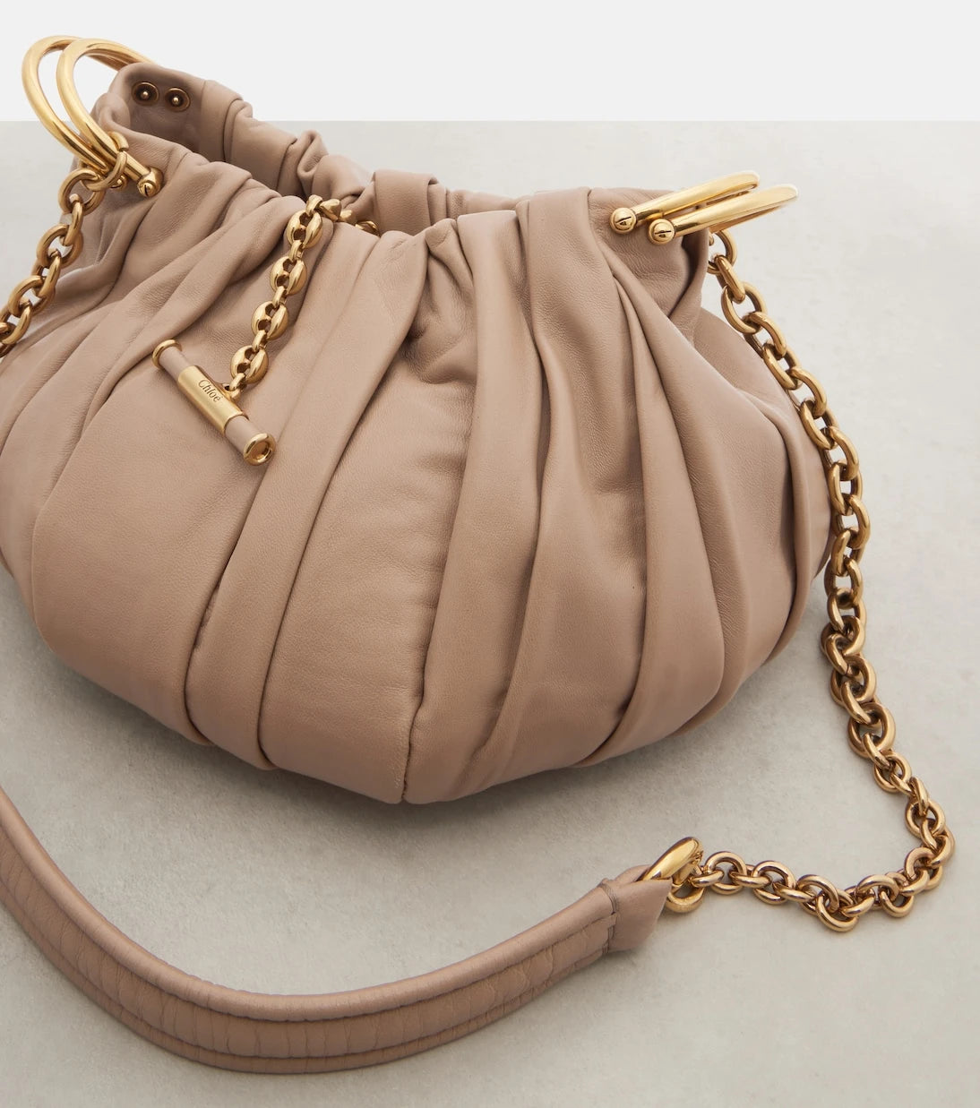 Chloé - حقيبة كتف صغيرة من جلد بليسيه من Chloé