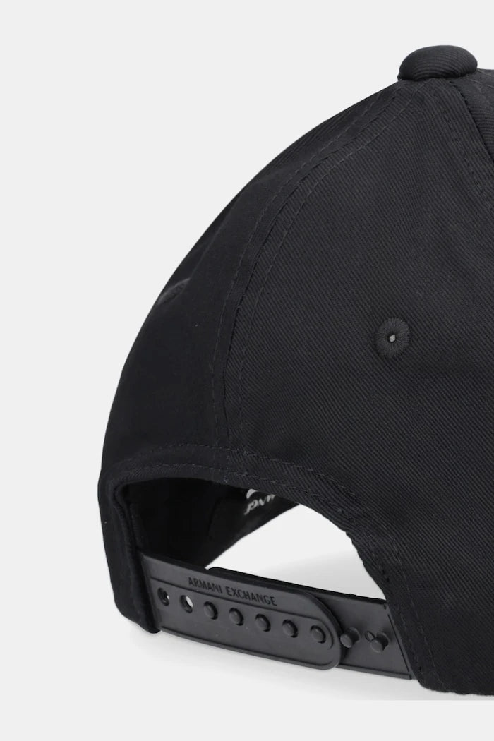 Памучна шапка с козирка Armani Exchange