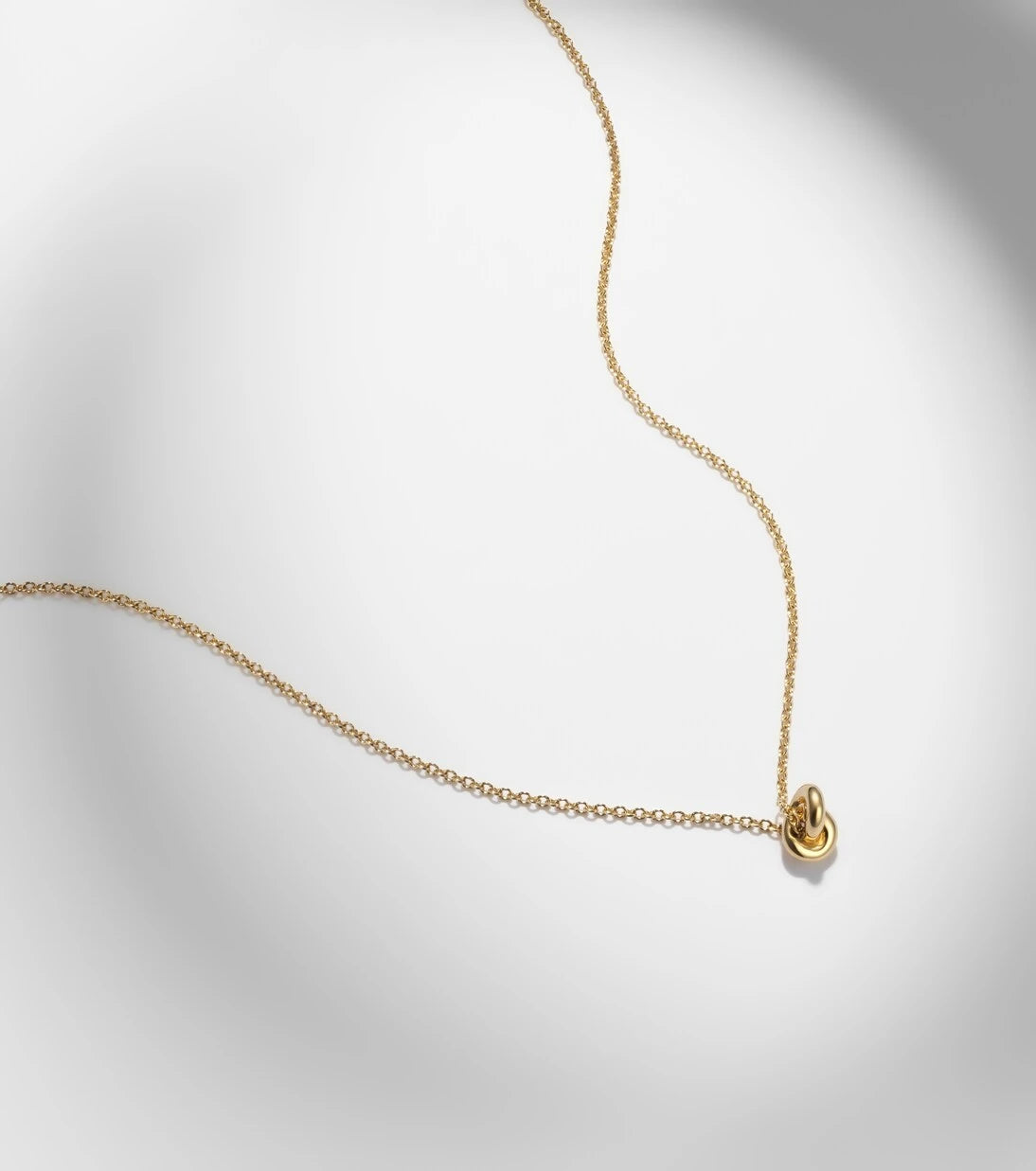 Engelbert - Legacy Knot Mini 18kt gold necklace