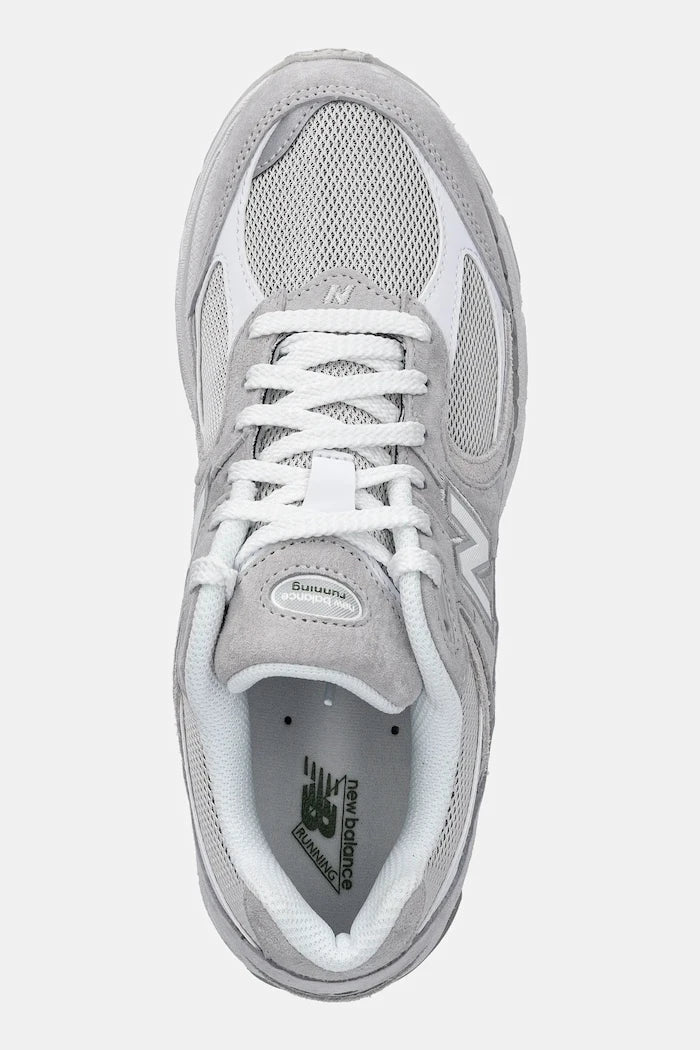 Велурени маратонки New Balance 2002