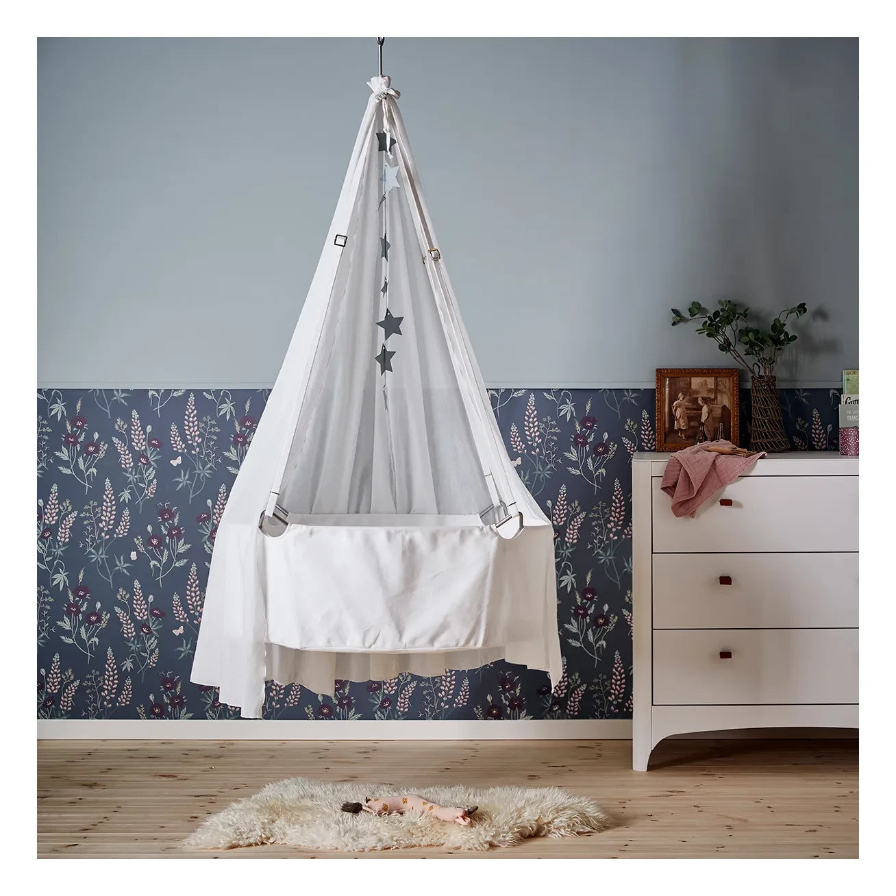 Leander - Cradle with mattress, strap and canopy | White