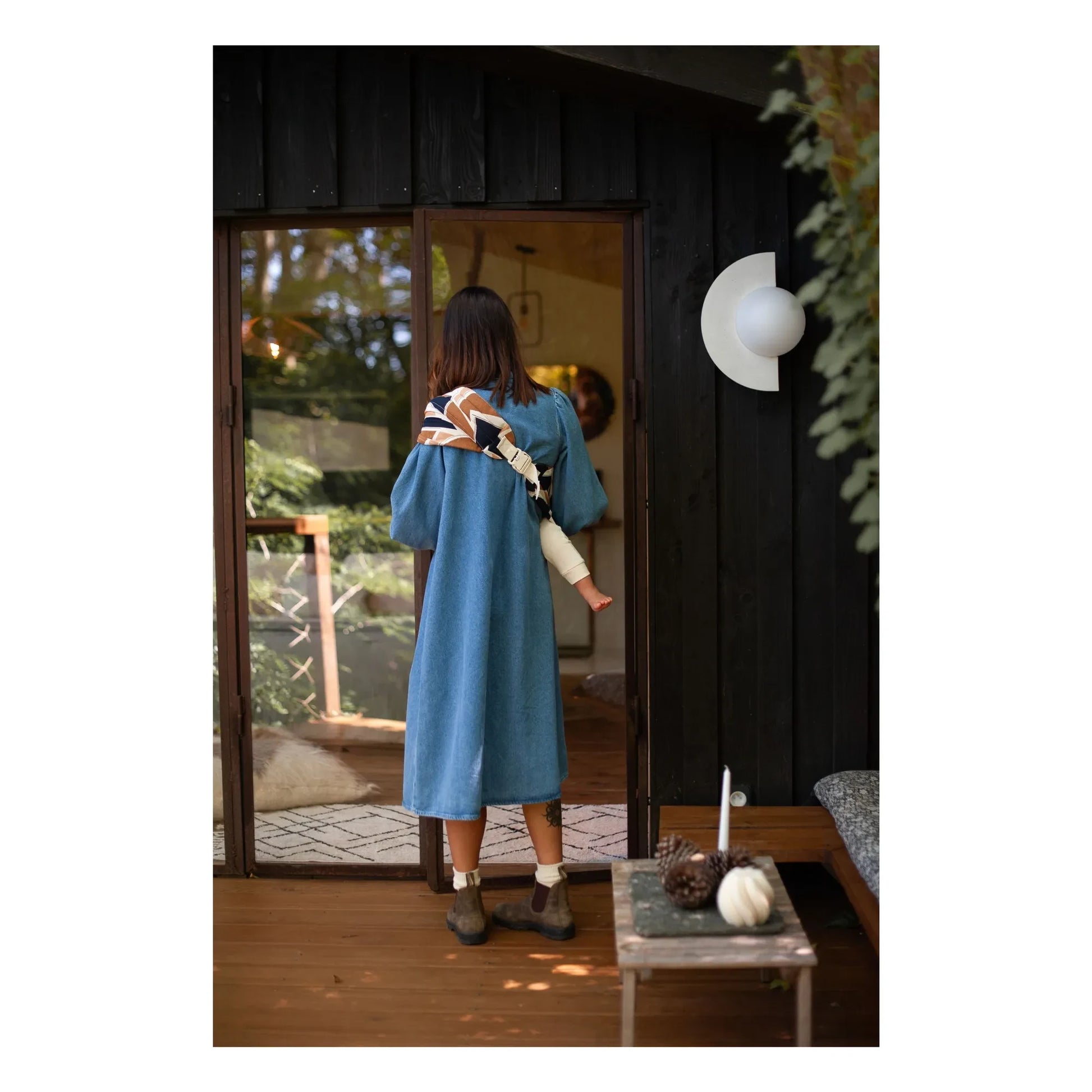 Mama Hangs - Carry &amp; Walk baby carrier | Earth