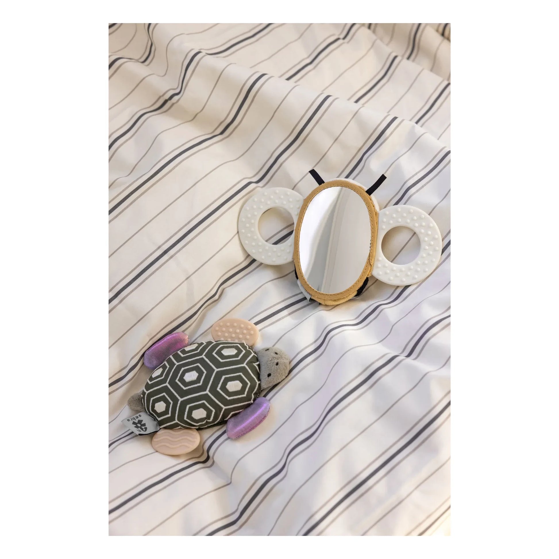 Sebra - Billy the bee rattle | Yellow