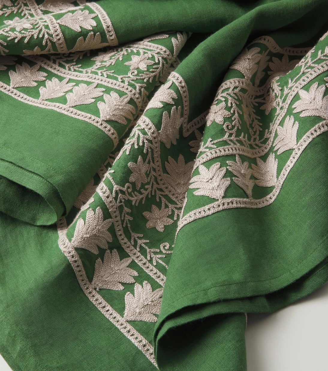 Les-Ottomans - Embroidered linen tablecloth