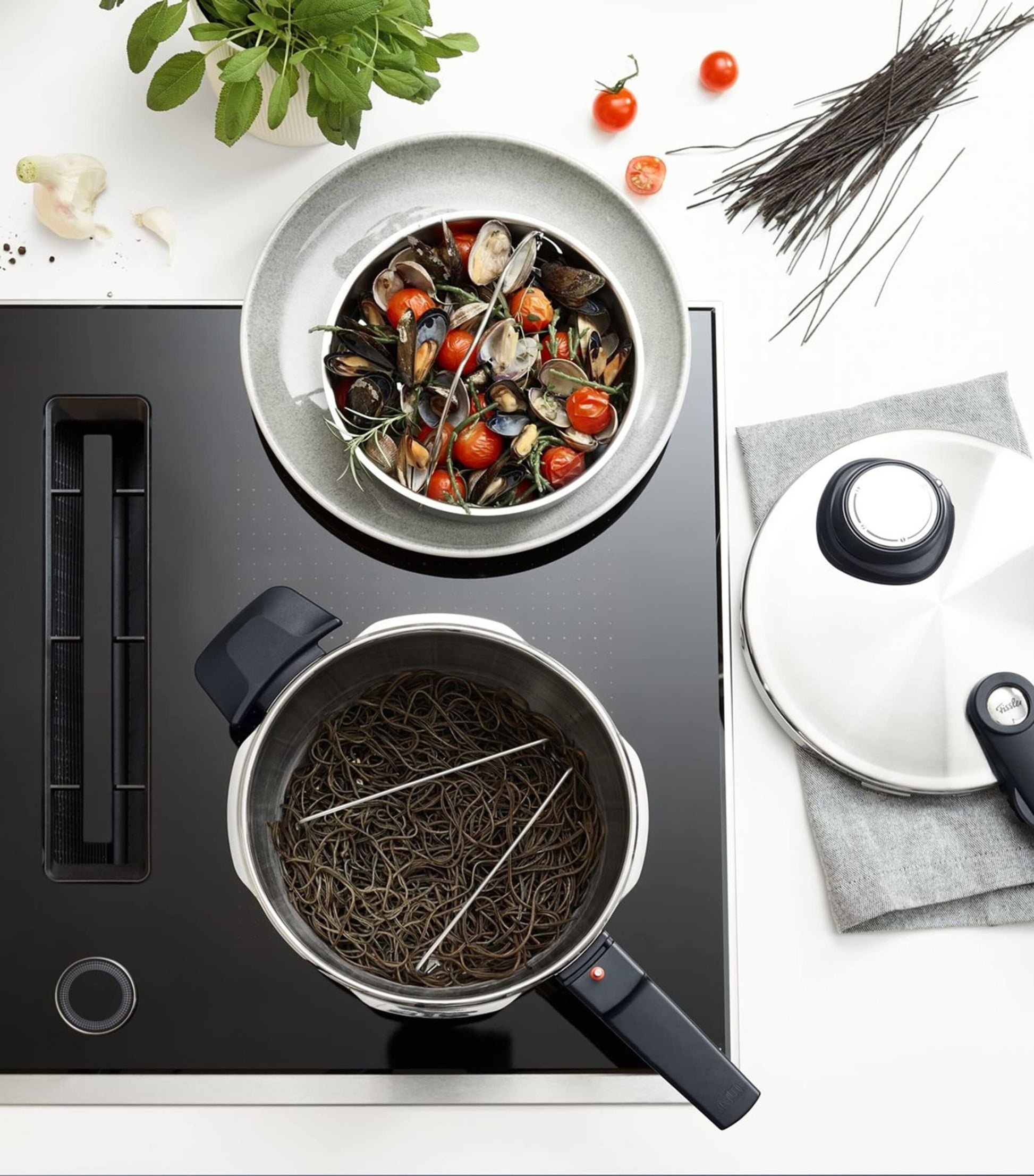 Fissler Vitavit Premium Pressure Cooker with Insert (26cm)