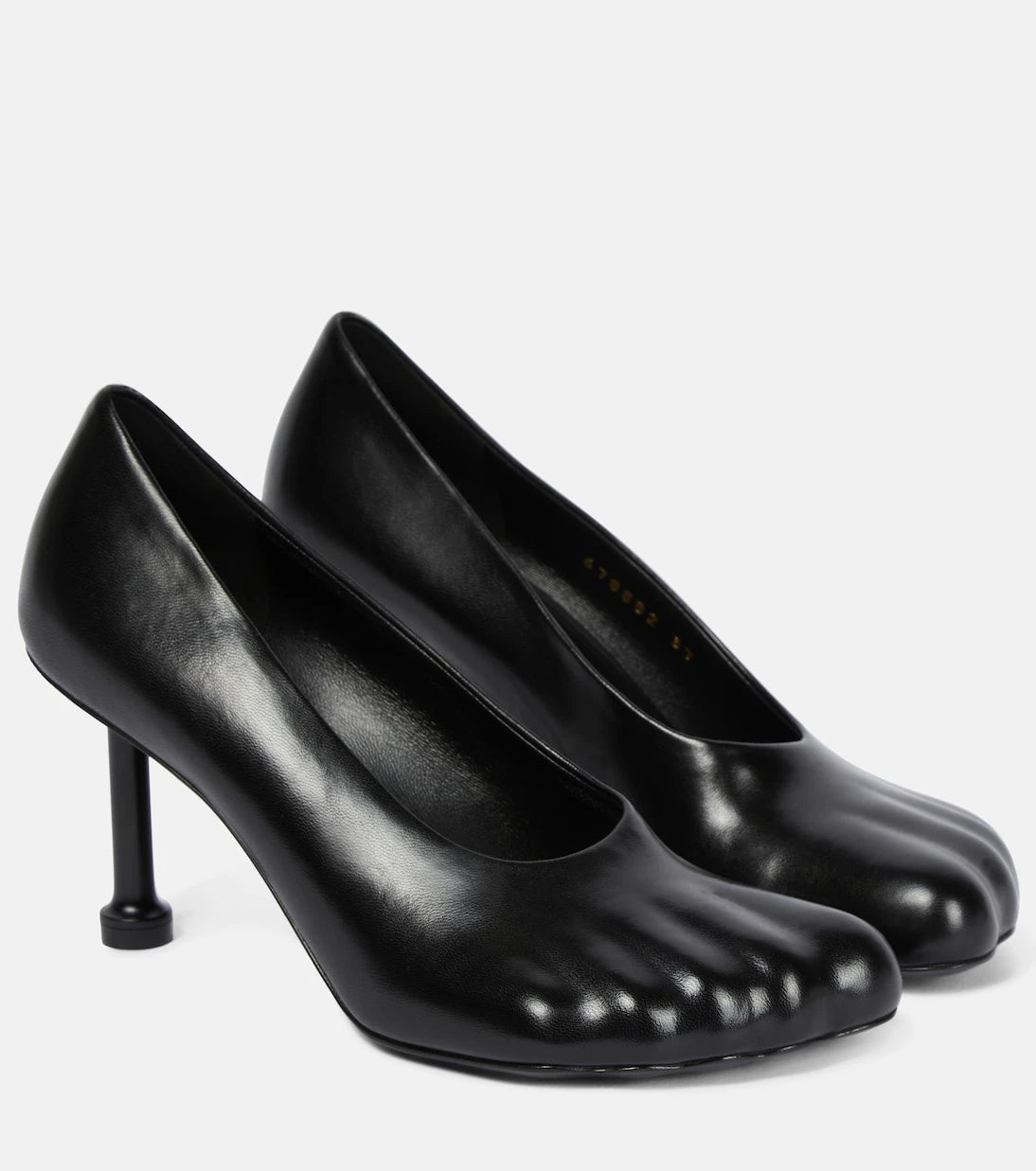 Balenciaga - حذاء بكعب عالٍ من الجلد