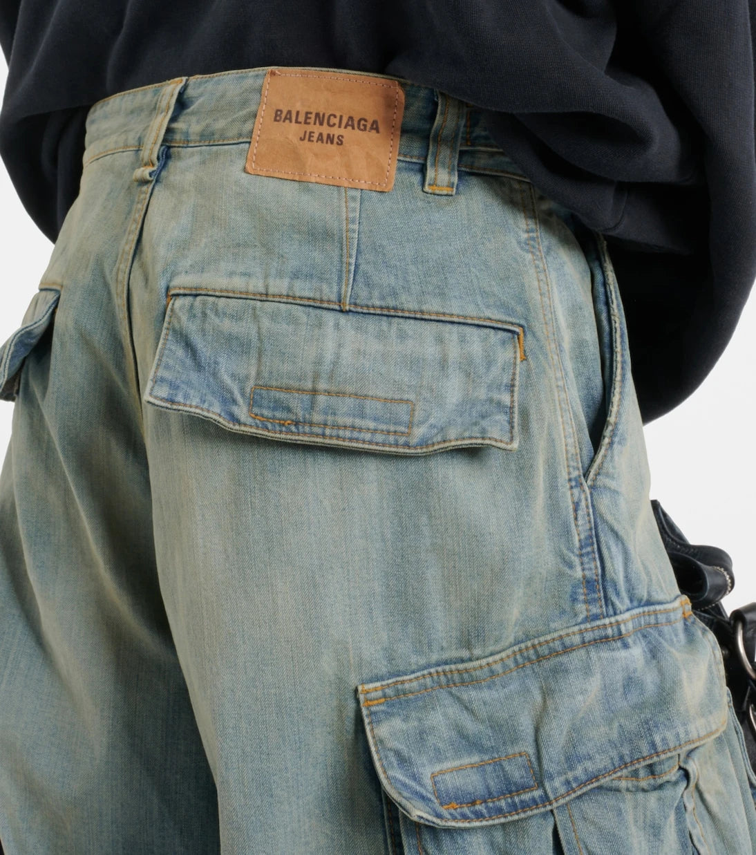 Balenciaga - Mid-rise cargo jeans