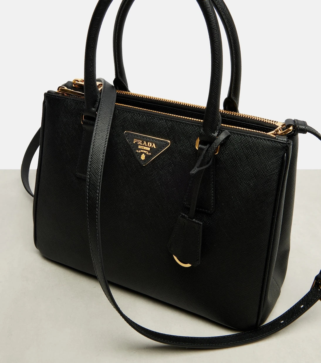 برادا - حقيبة يد غاليريا متوسطة من جلد السافيانو