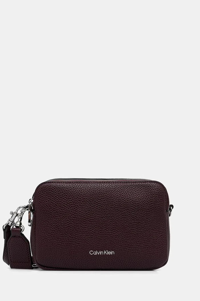 Calvin Klein kadın suni deri çapraz çanta
