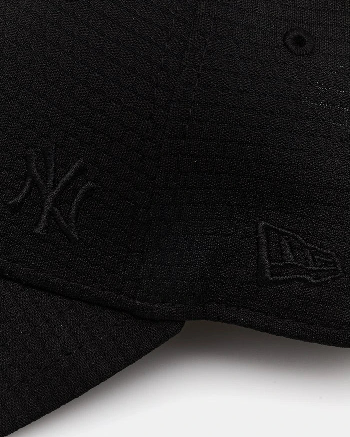 New Era FLAWLESS MESH 9FORTY® Şapka