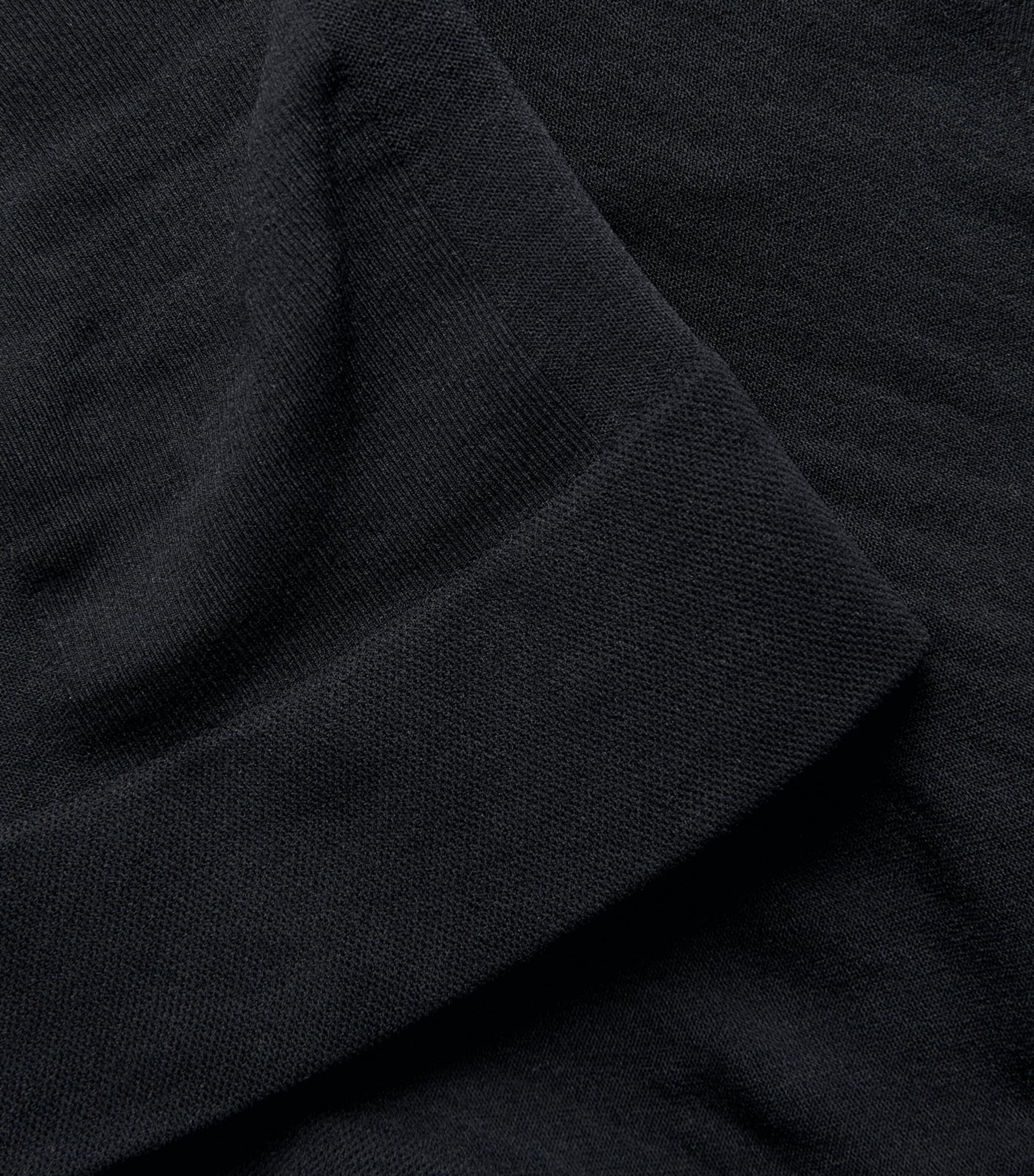 Skims Black Seamless Sculpt Mid-Thigh Shorts