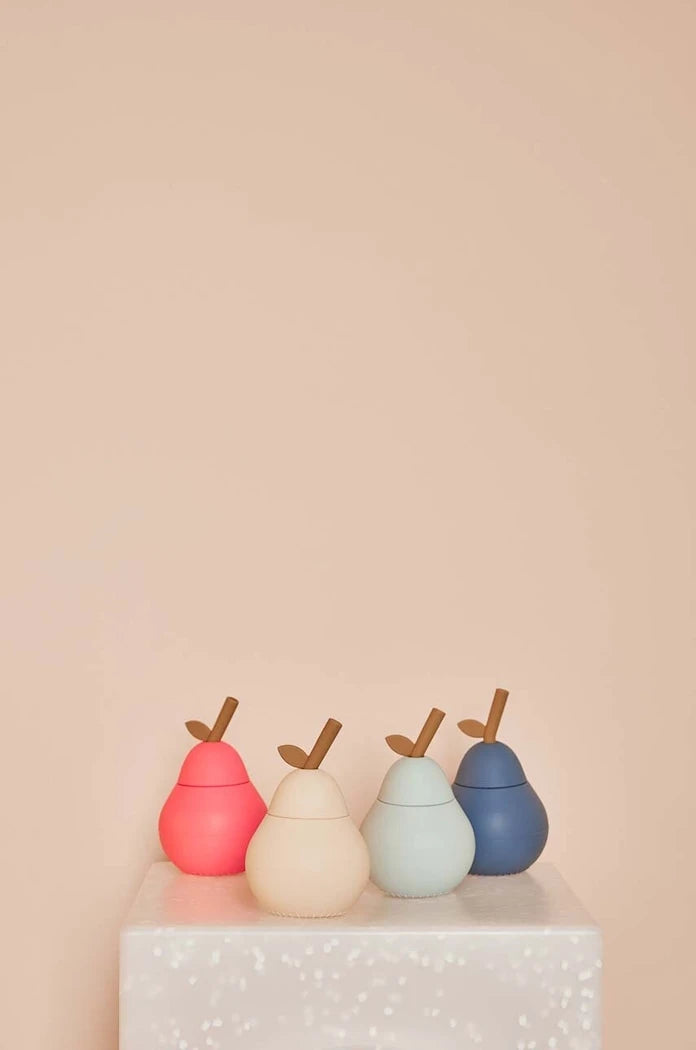 Чаша с капак OYOY Pear Cup 350 ml