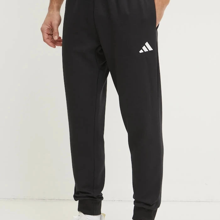 Спортен панталон adidas Feelcozy