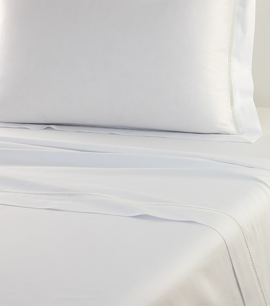 Yves Delorme Colisée Blanc Super King Flat Sheet (270cm x 295cm)
