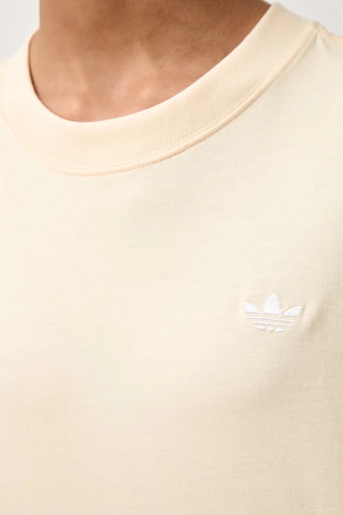 adidas Originals Essentials pamuklu kadın tişört