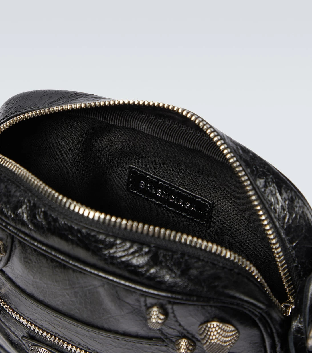 Balenciaga - حقيبة كروس بودي Le Cagole الجلدية