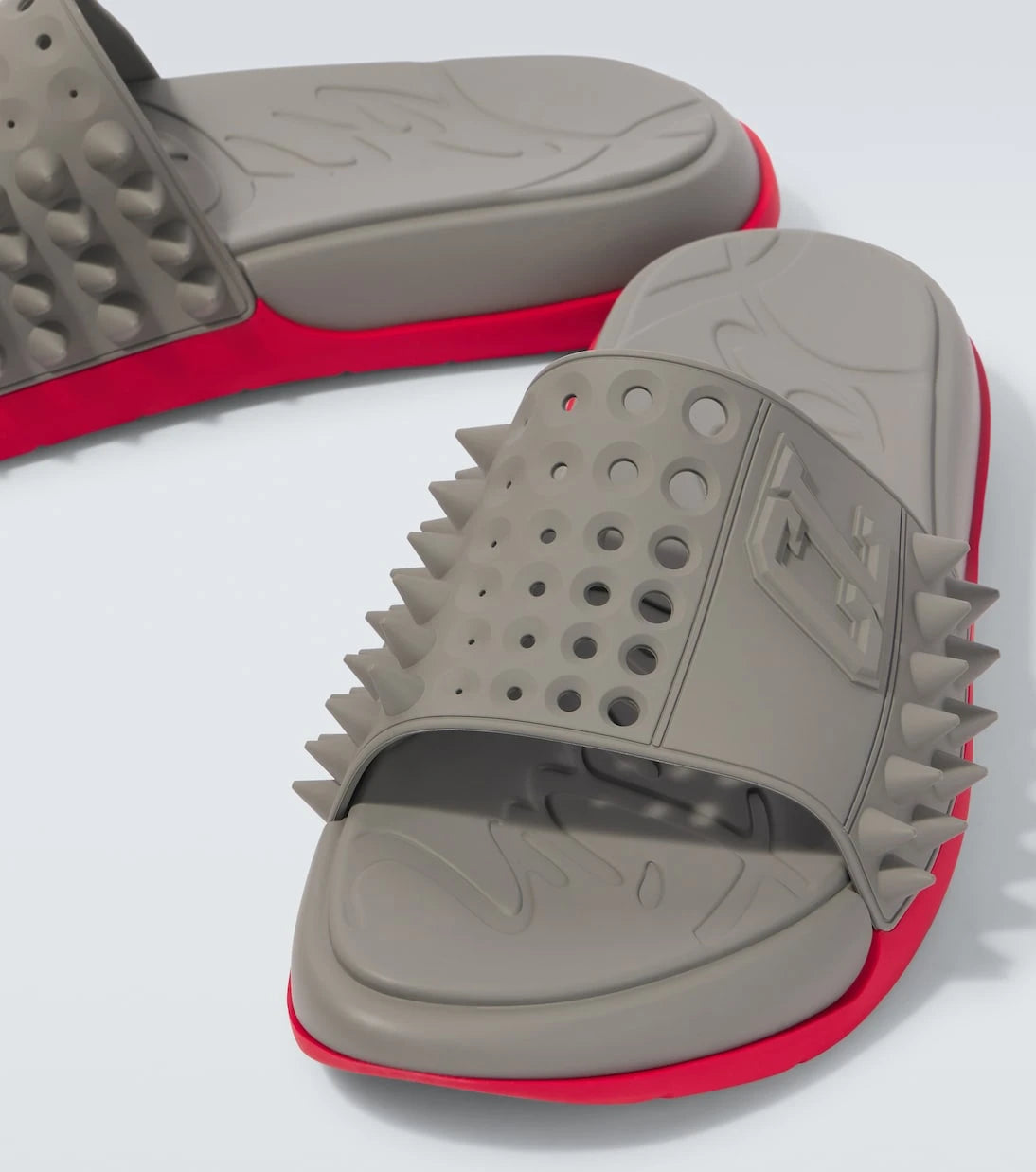 Christian Louboutin - شبشب Take It Easy مثقوب بمسامير