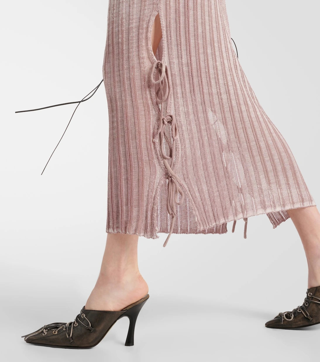 Acne Studios - تنورة متوسطة الطول شفافة من نسيج محاك مضلع