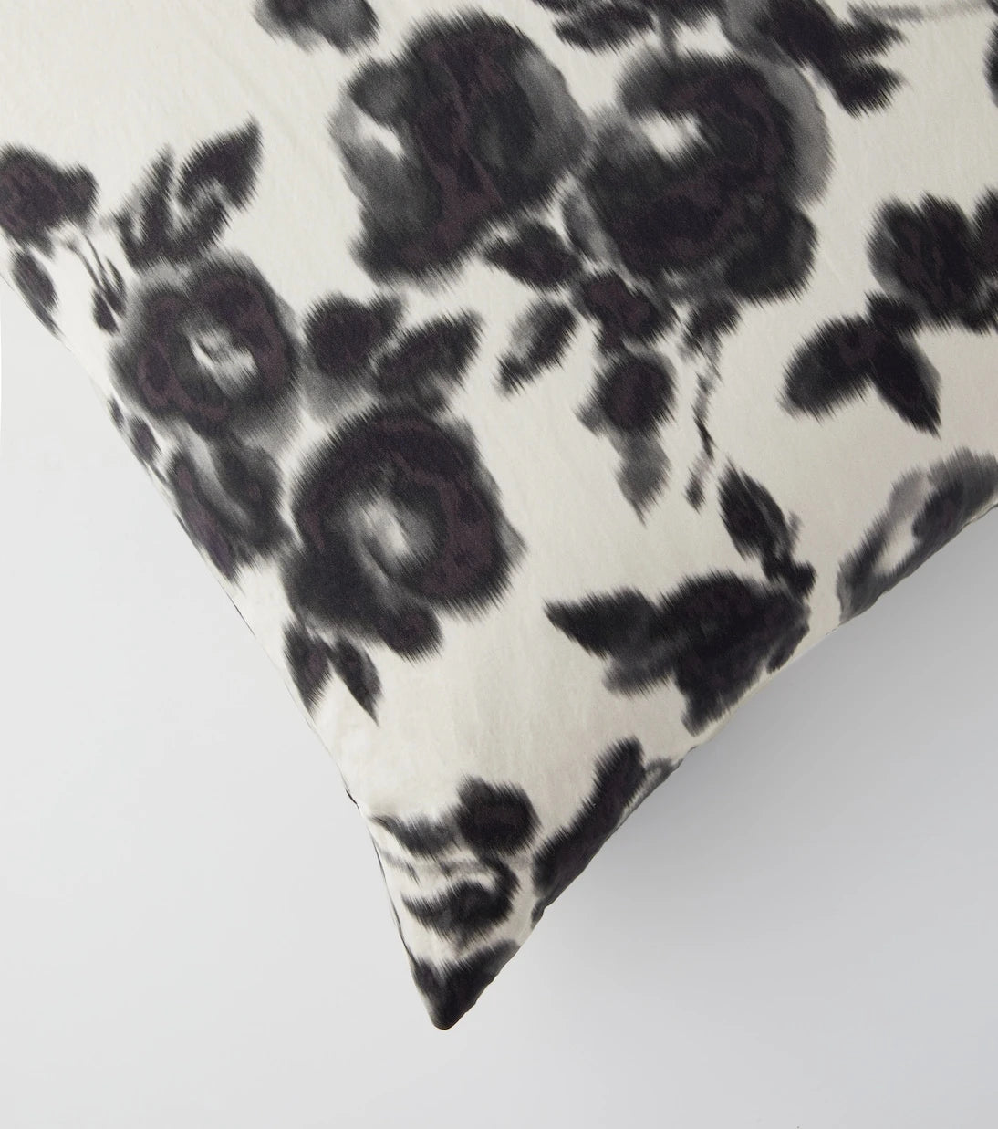 The House of Lyria - Freesia cushion