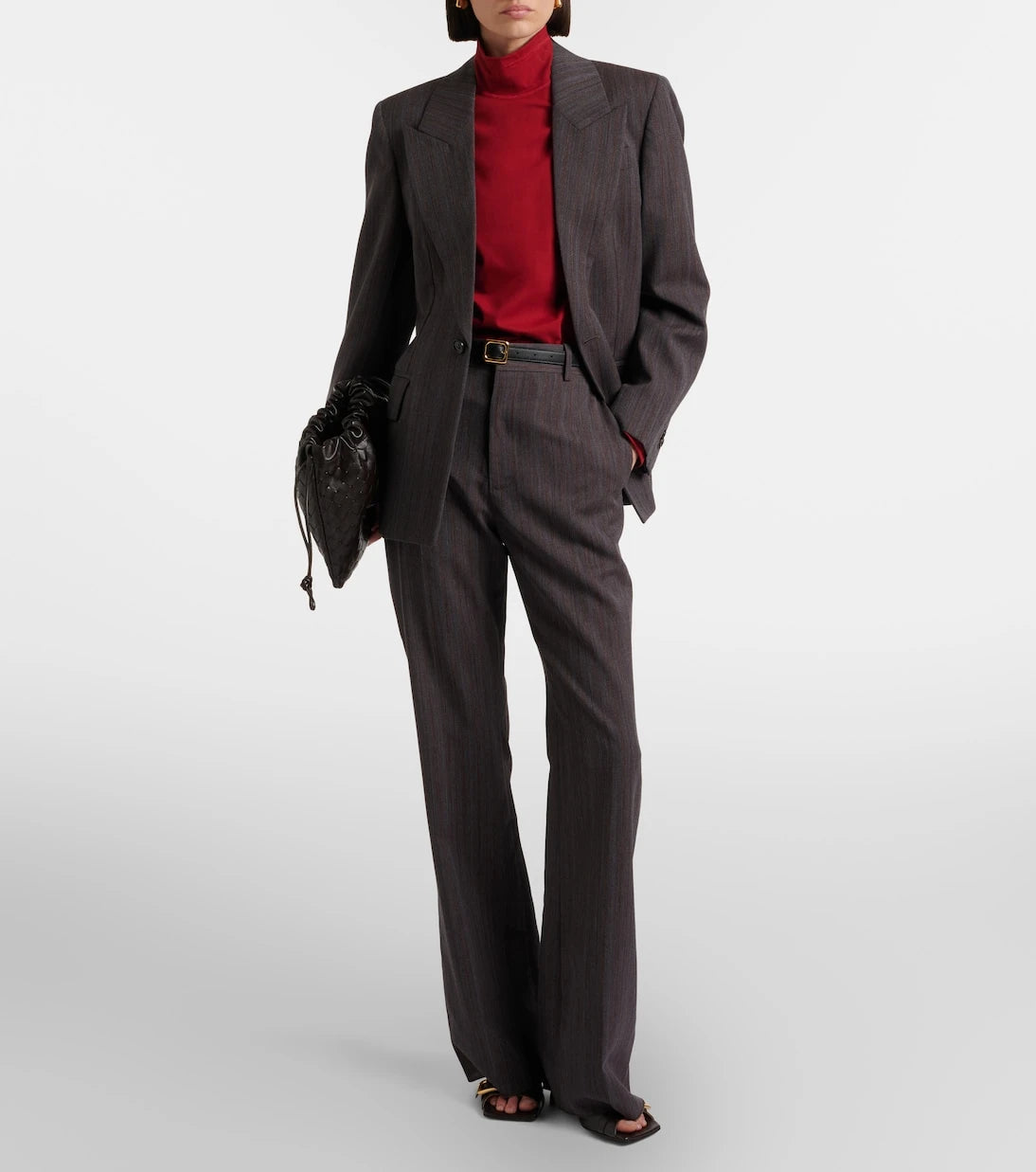 Bottega Veneta - حقيبة كلاتش جلدية متوسطة "داست باج"