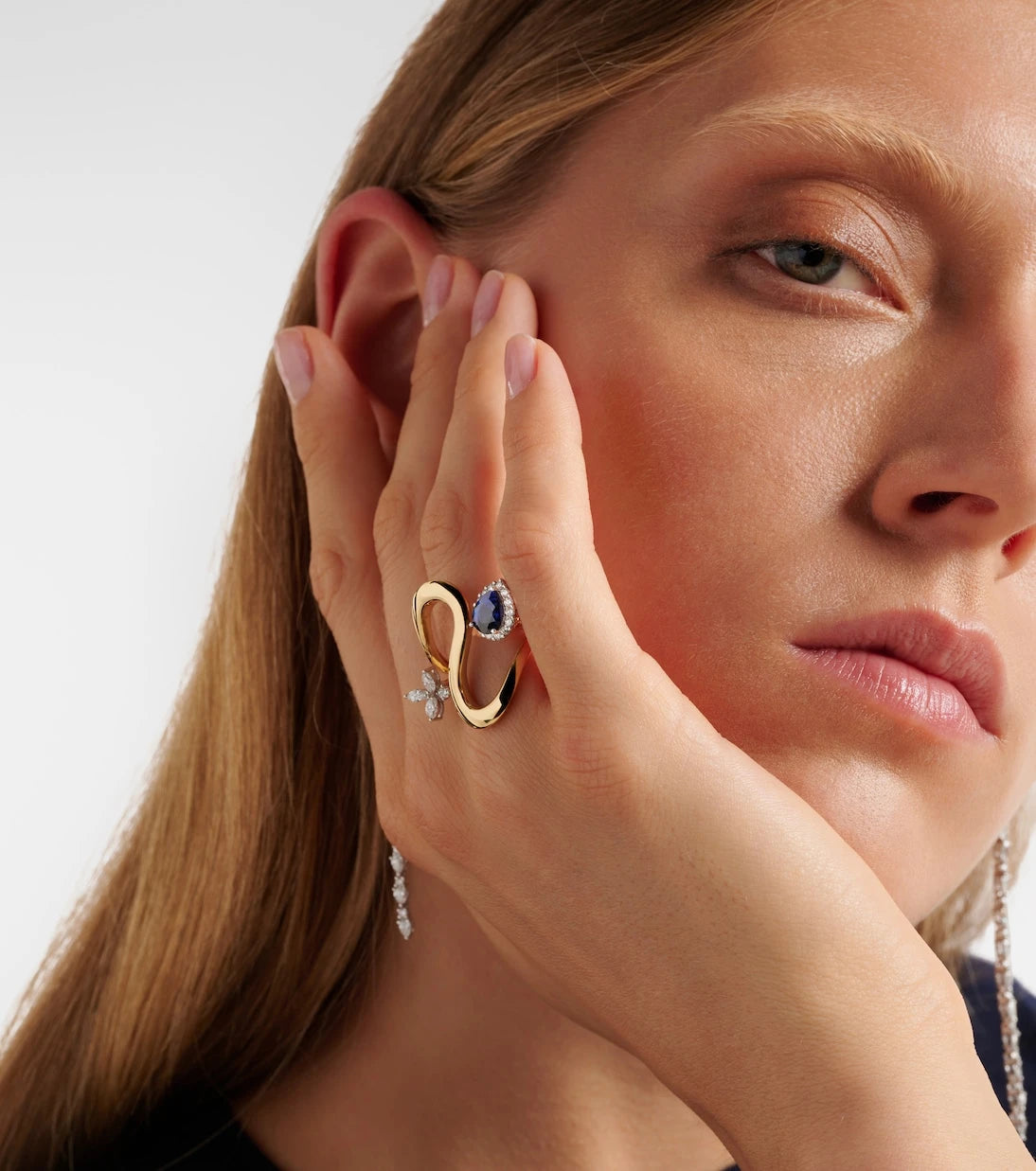 Yeprem - Reign Supreme 18kt gold ring with diamonds and sapphires