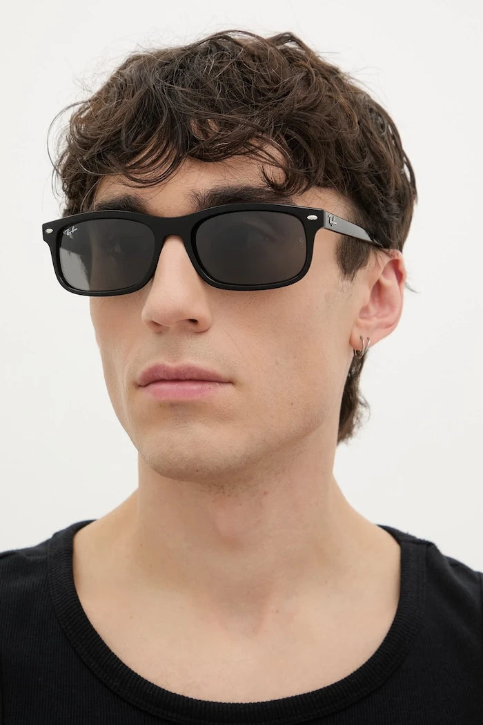 Ray-Ban güneş gözlüğü