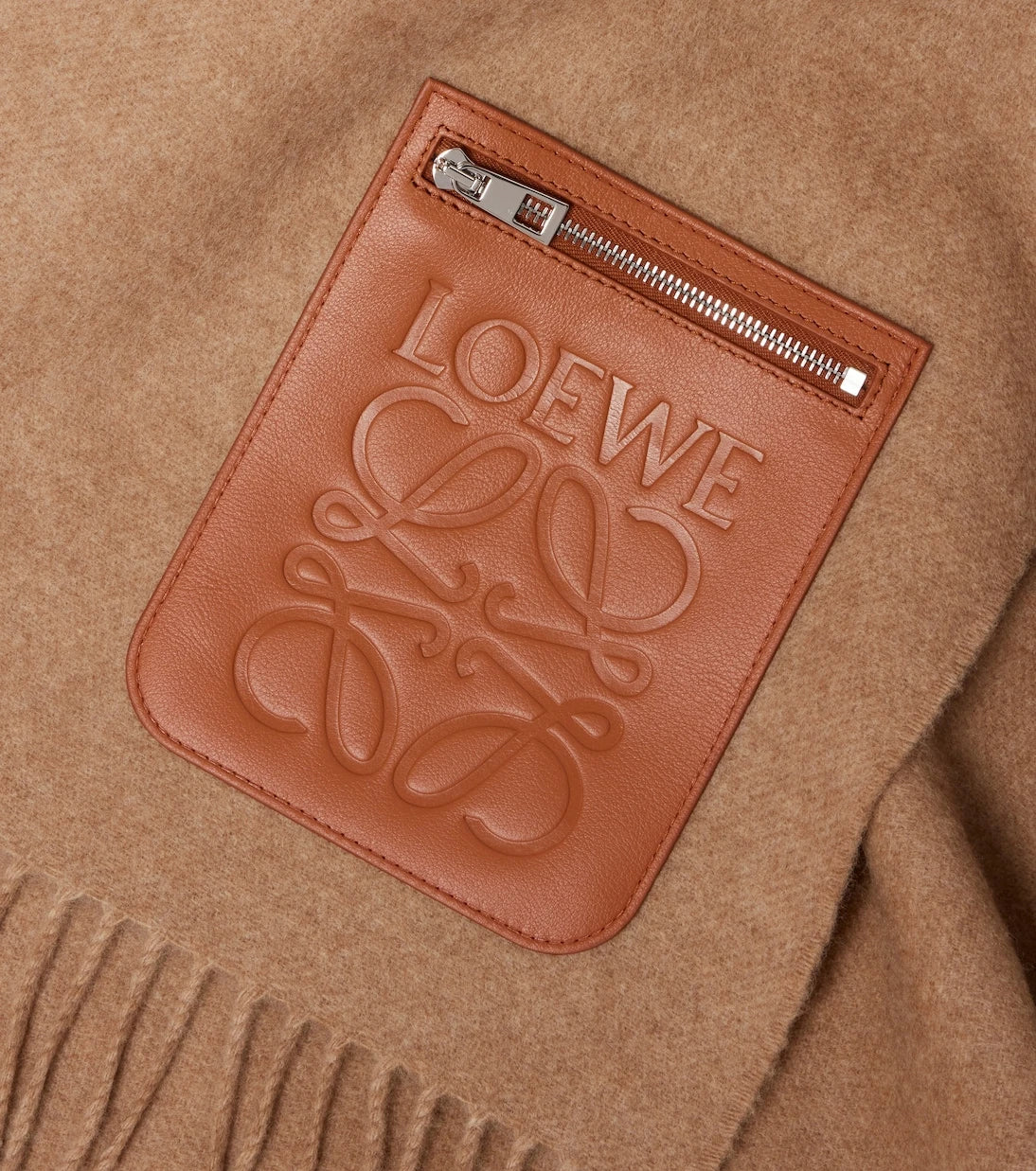 Loewe - وشاح أنجرام من الصوف والكشمير