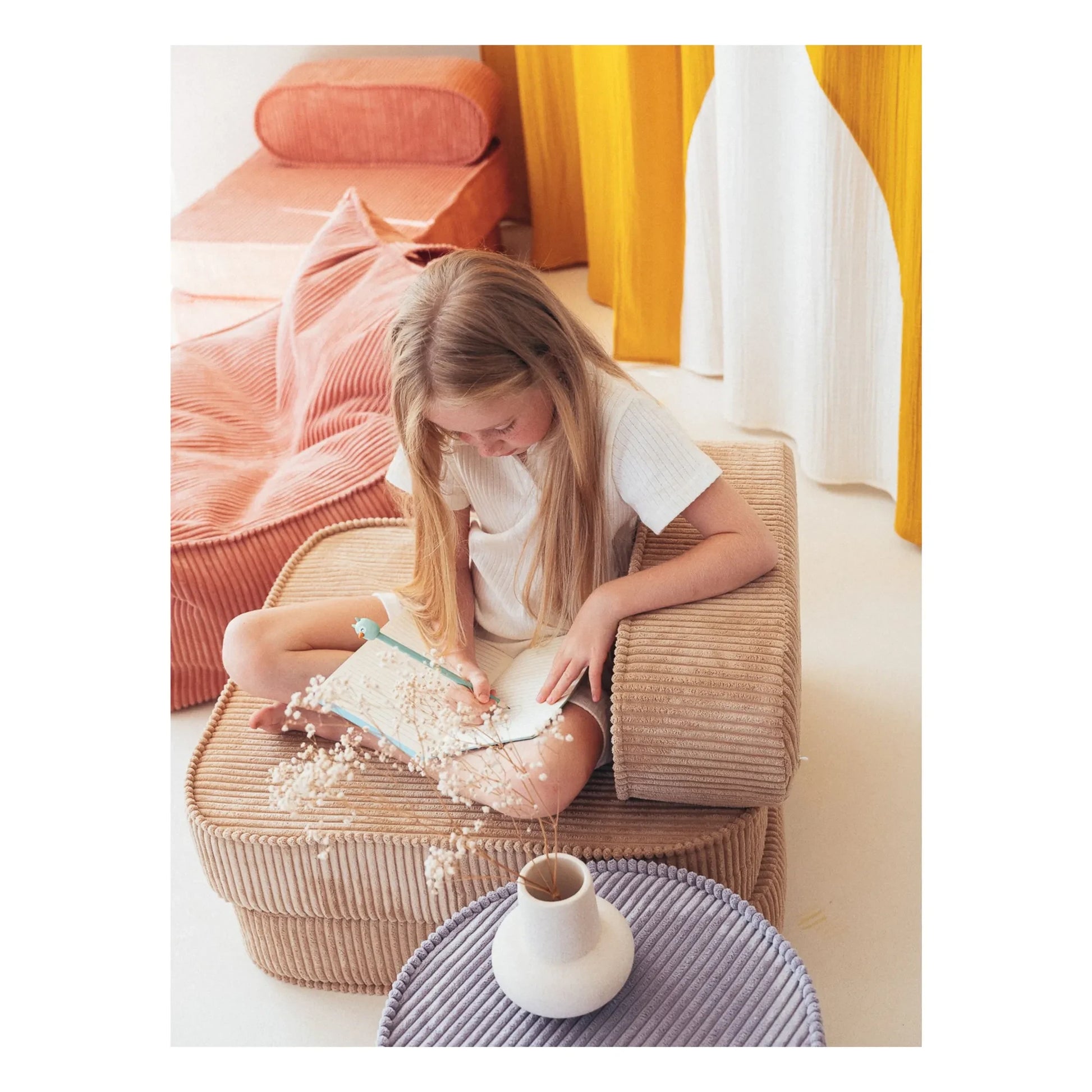 Wigiwama - Fireside chair in corduroy | Light brown