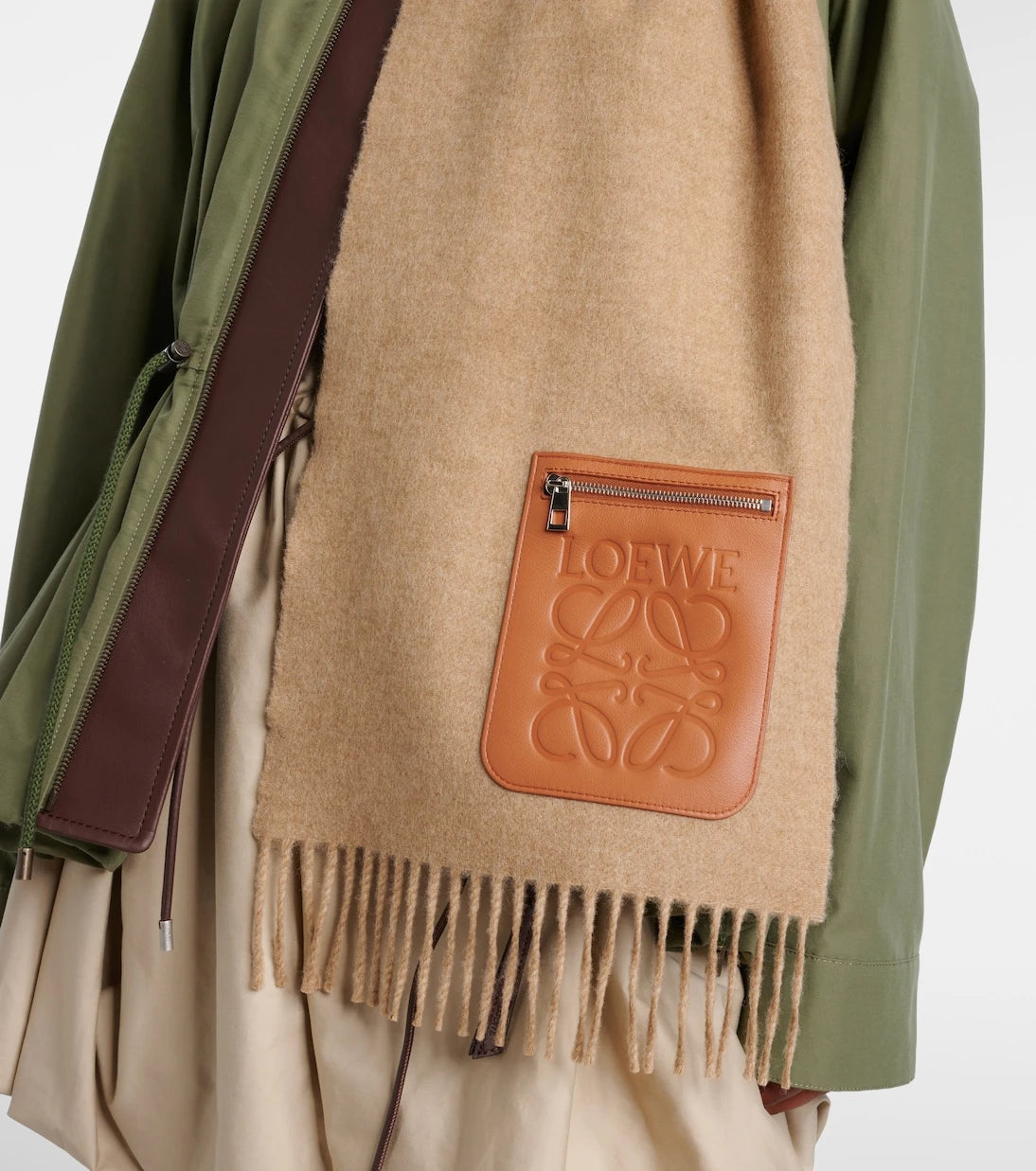 Loewe - وشاح أنجرام من الصوف والكشمير