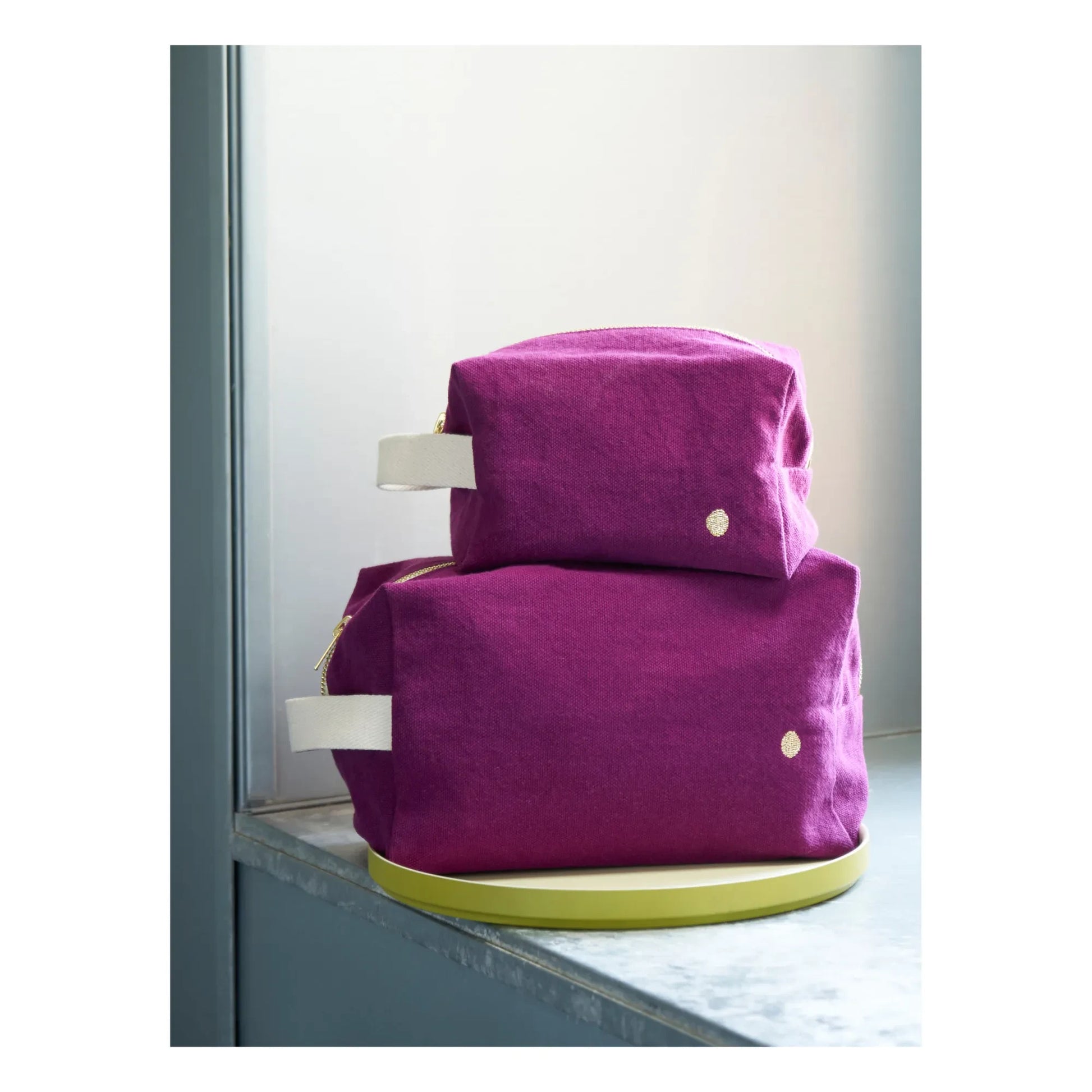 La cerise sur le gâteau - Cube toiletry bag | Crimson