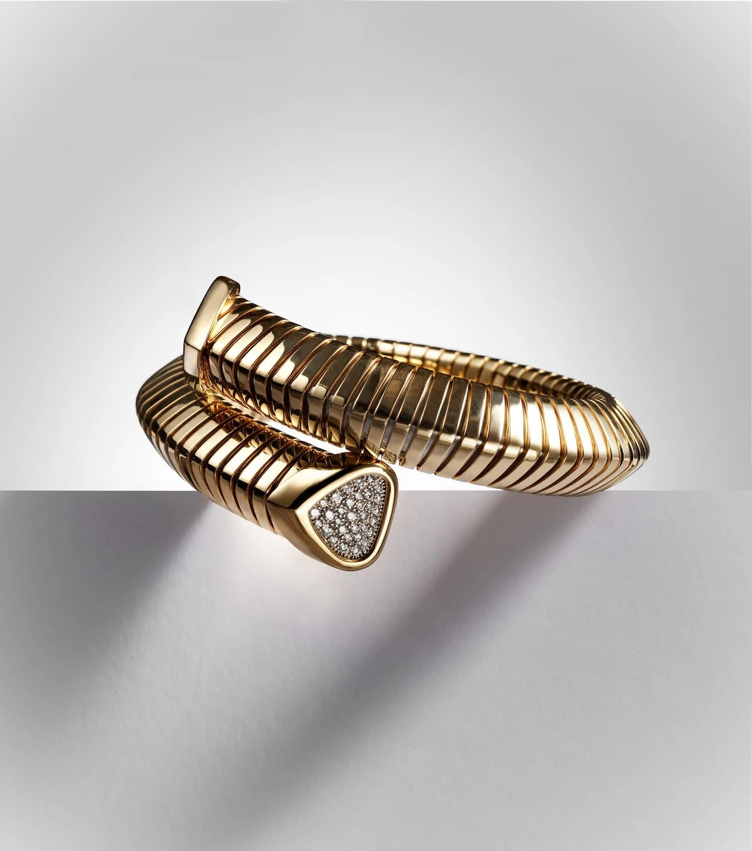 Marina B - Trisola 18kt gold cuff bracelet with diamonds