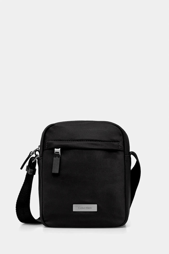 Чанта през рамо Calvin Klein