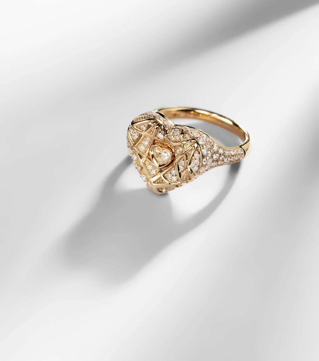 Kamyen - 18kt gold pinky ring with diamonds