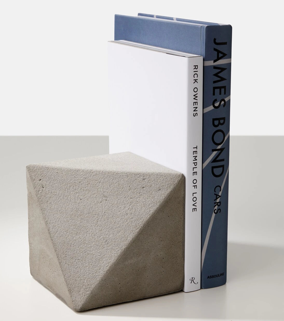 Michaël Verheyden - Concrete bookend