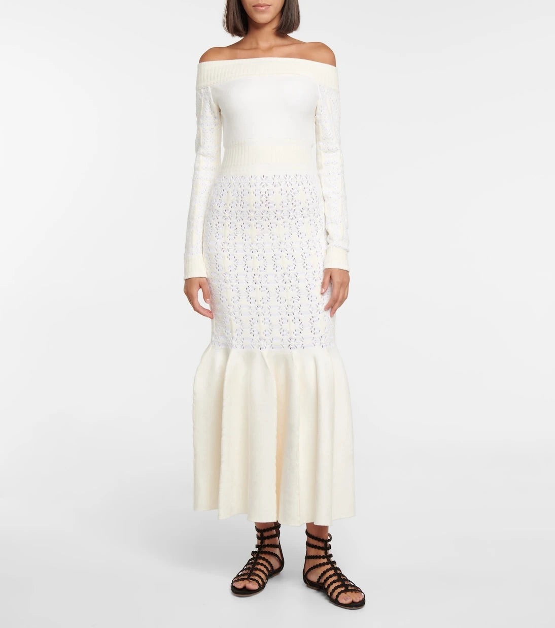 Alaïa - فستان ماكسي مخملي بكتفين مكشوفين