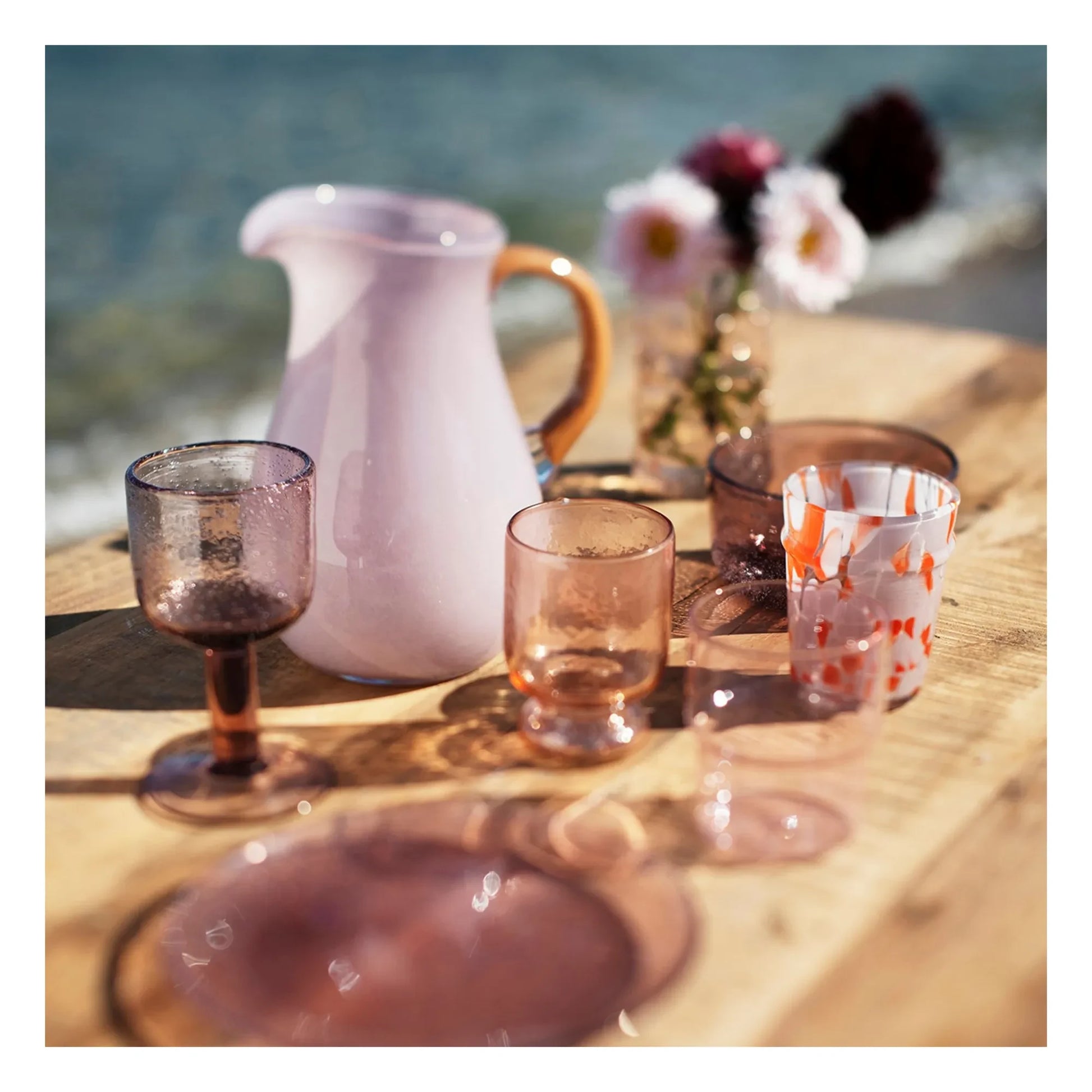 Madam Stoltz - Hammered stemmed glass  | Pink