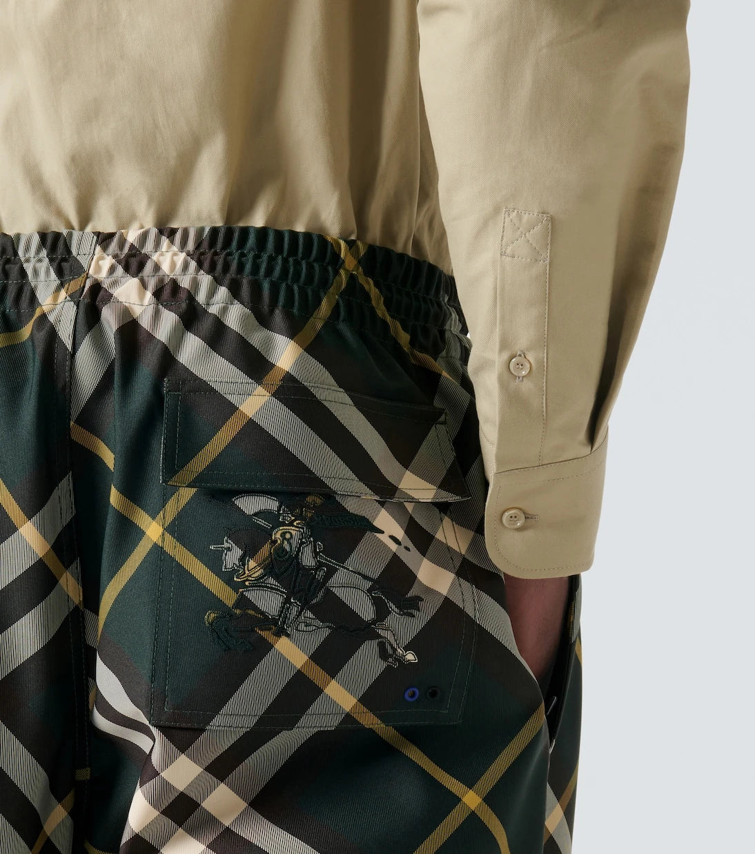 Burberry - بنطلون بربري بقصة أرجل واسعة ونقشة كاروهات