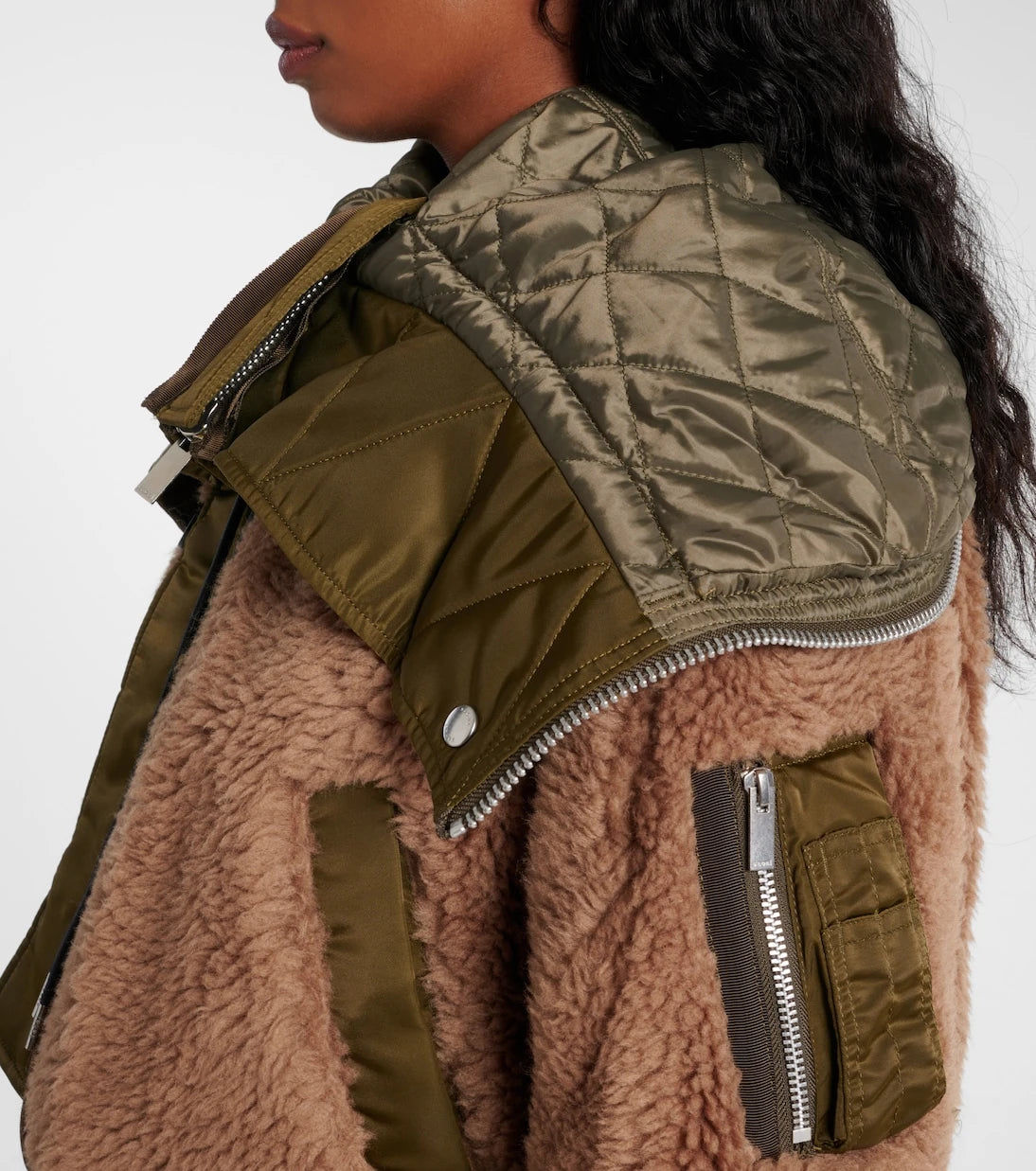 Sacai - جاكيت فرو صناعي بحواف من التويل