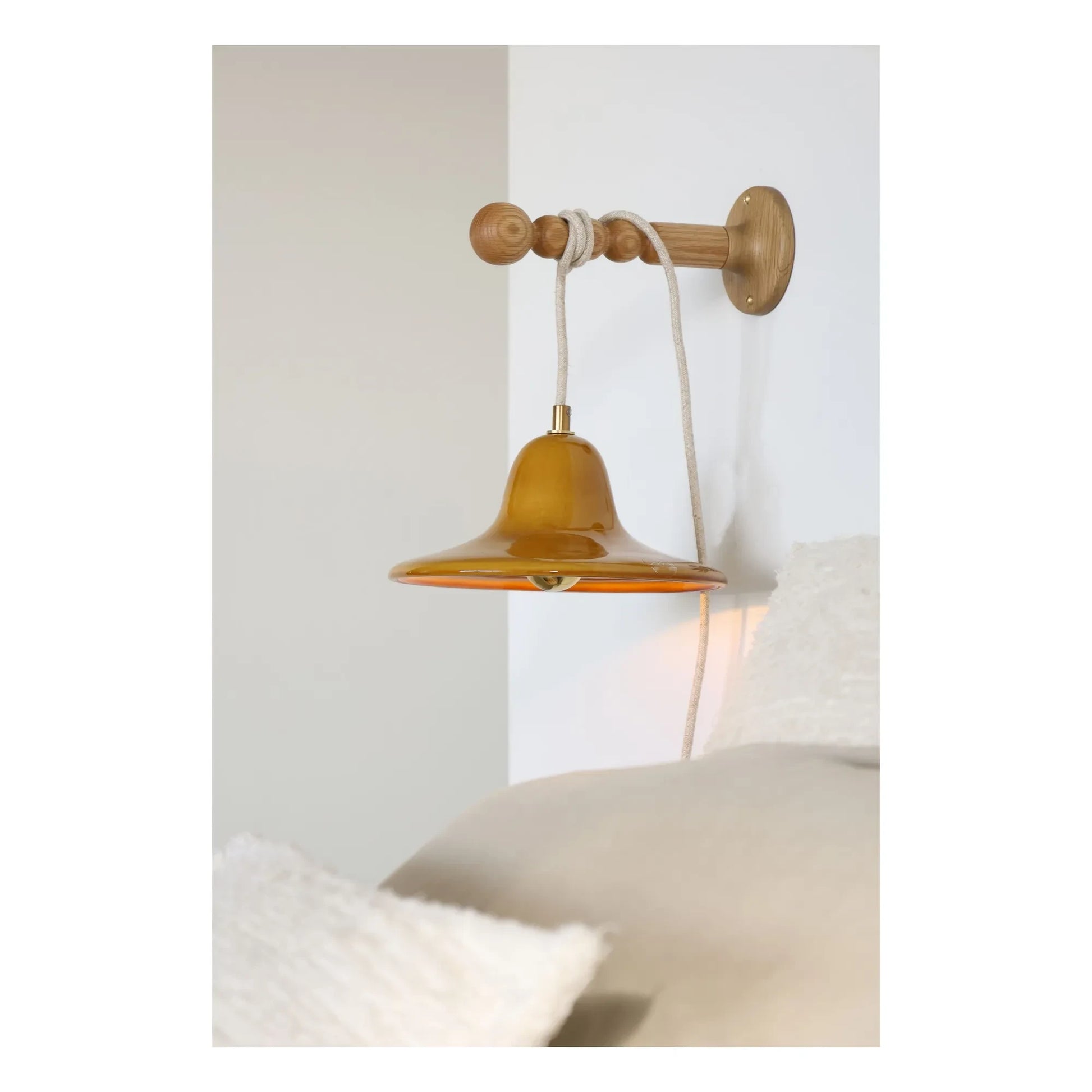 Masamé - Gigaro hand lamp | Honey