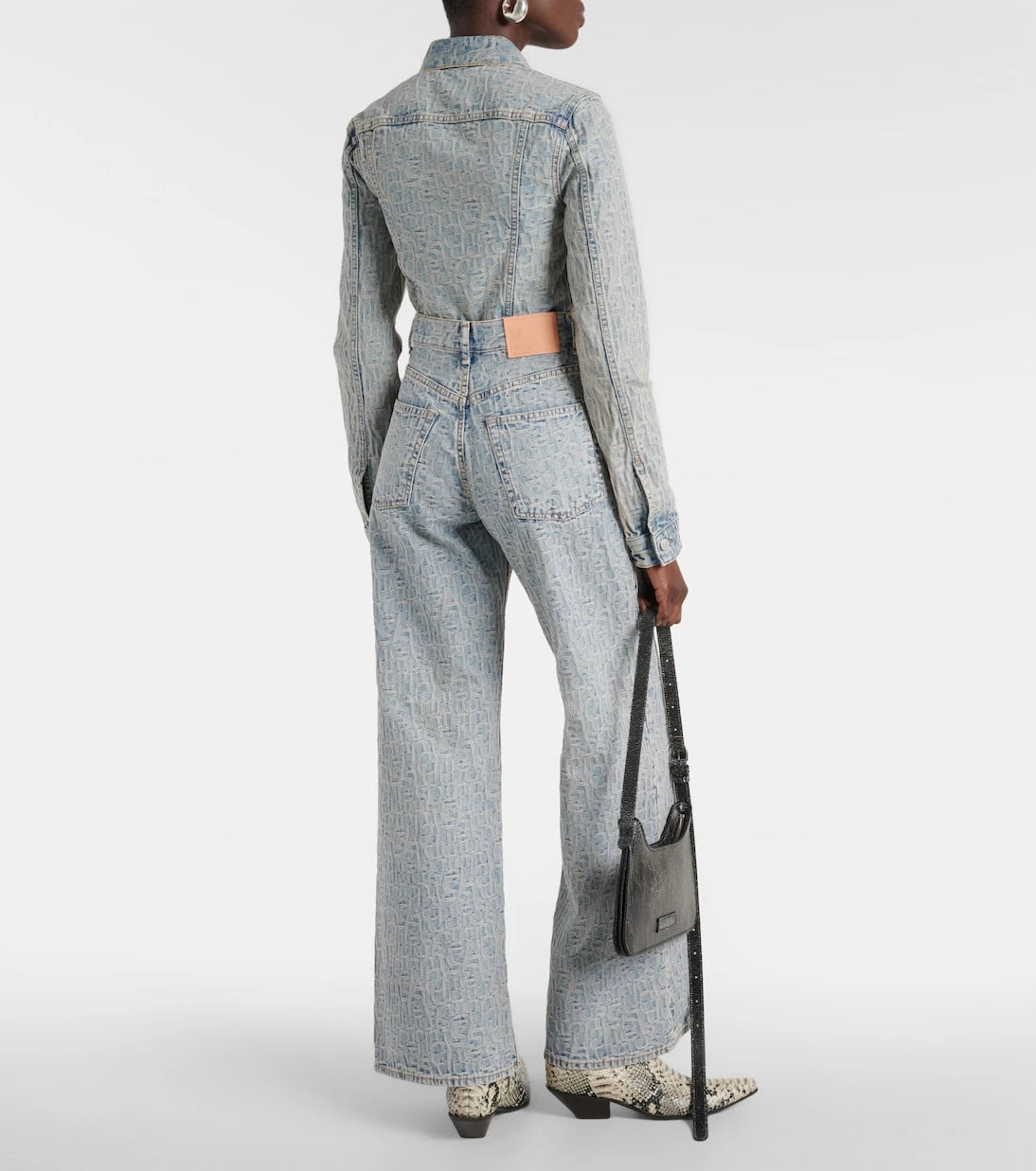 Acne Studios - جينز واسع الساق بخصر مرتفع منقوش بشعار العلامة