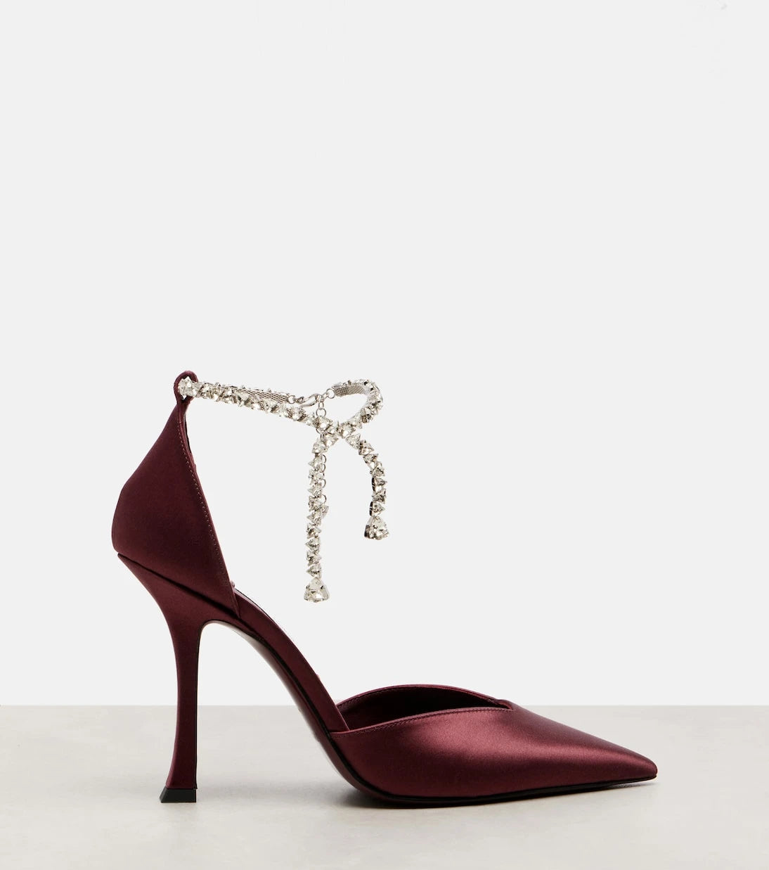 Jimmy Choo - حذاء ستيڤي 100 بكعب عالٍ من الساتان المطرّز