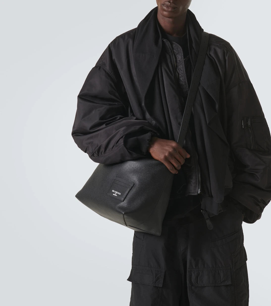 Balenciaga - حقيبة ماسنجر Credit الكبيرة من الجلد