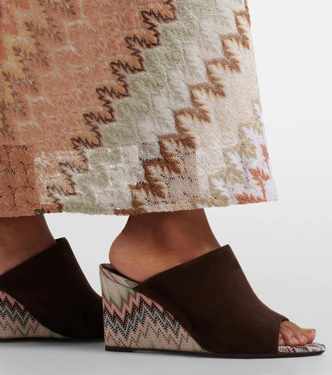 Missoni - حذاء مفتوح بكعب ويدج ونقشة متعرجة "زيجزاج" من الشمواه موديل "مابل"