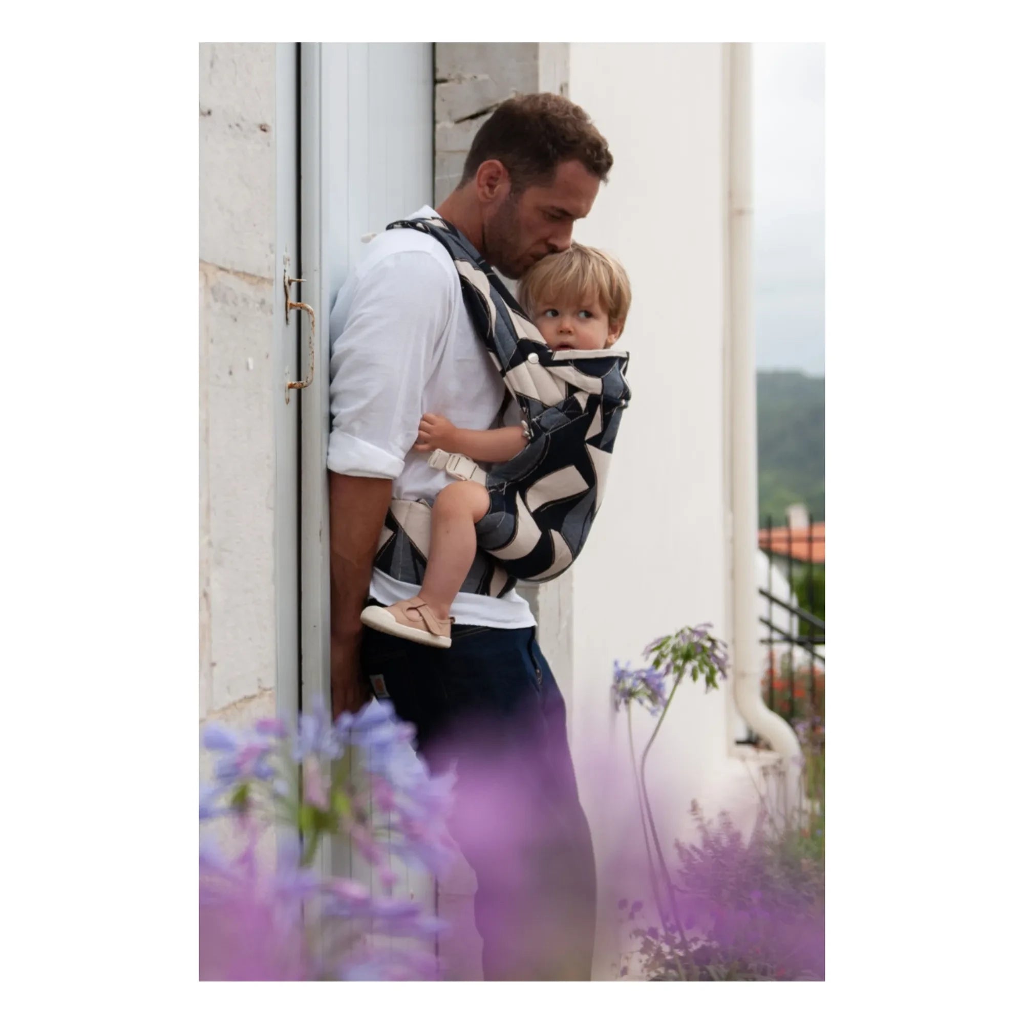 Mama Hangs - Carry &amp; Bloom baby carrier | Indigo