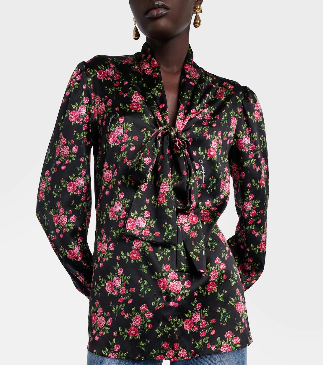 Dolce&Gabbana - بلوزة من الساتان المخلوط بالحرير بنقشة زهور وياقة برباط