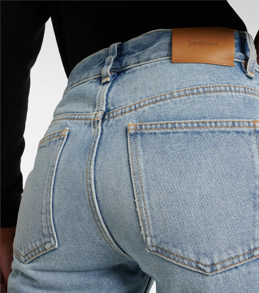 Saint Laurent - بنطلون جينز "نيكو" بقصة مستقيمة وخصرٍ عالٍ