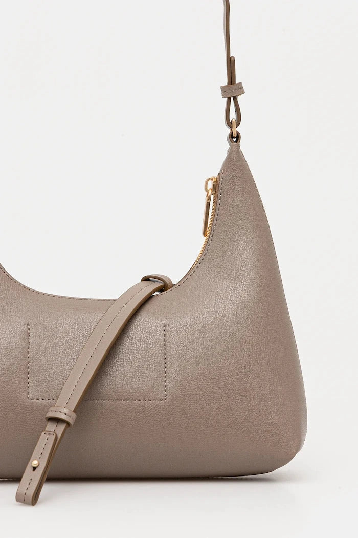 Calvin Klein suni deri kadın çantası