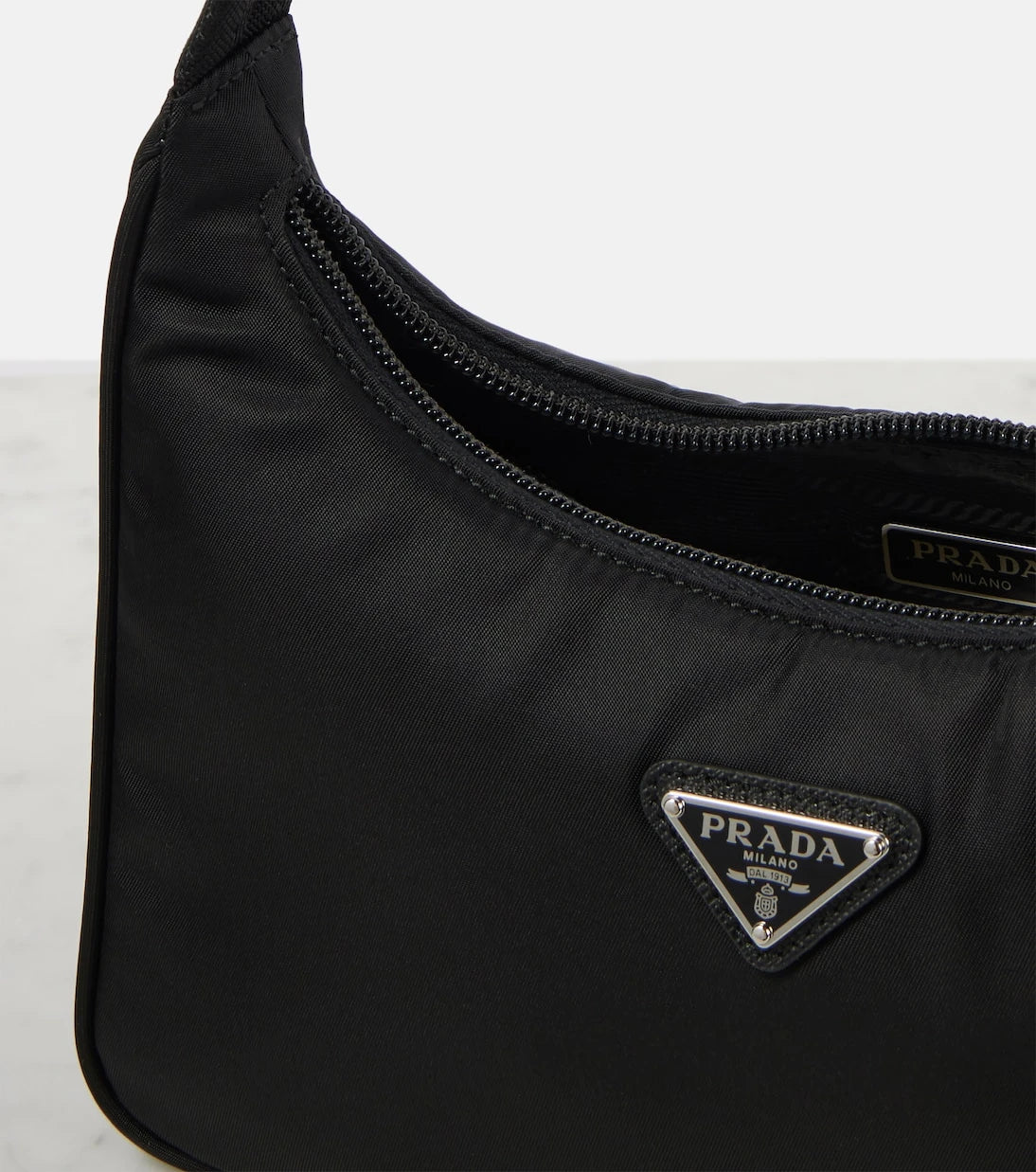 Prada - حقيبة كتف برادا ري-إديشن 2000